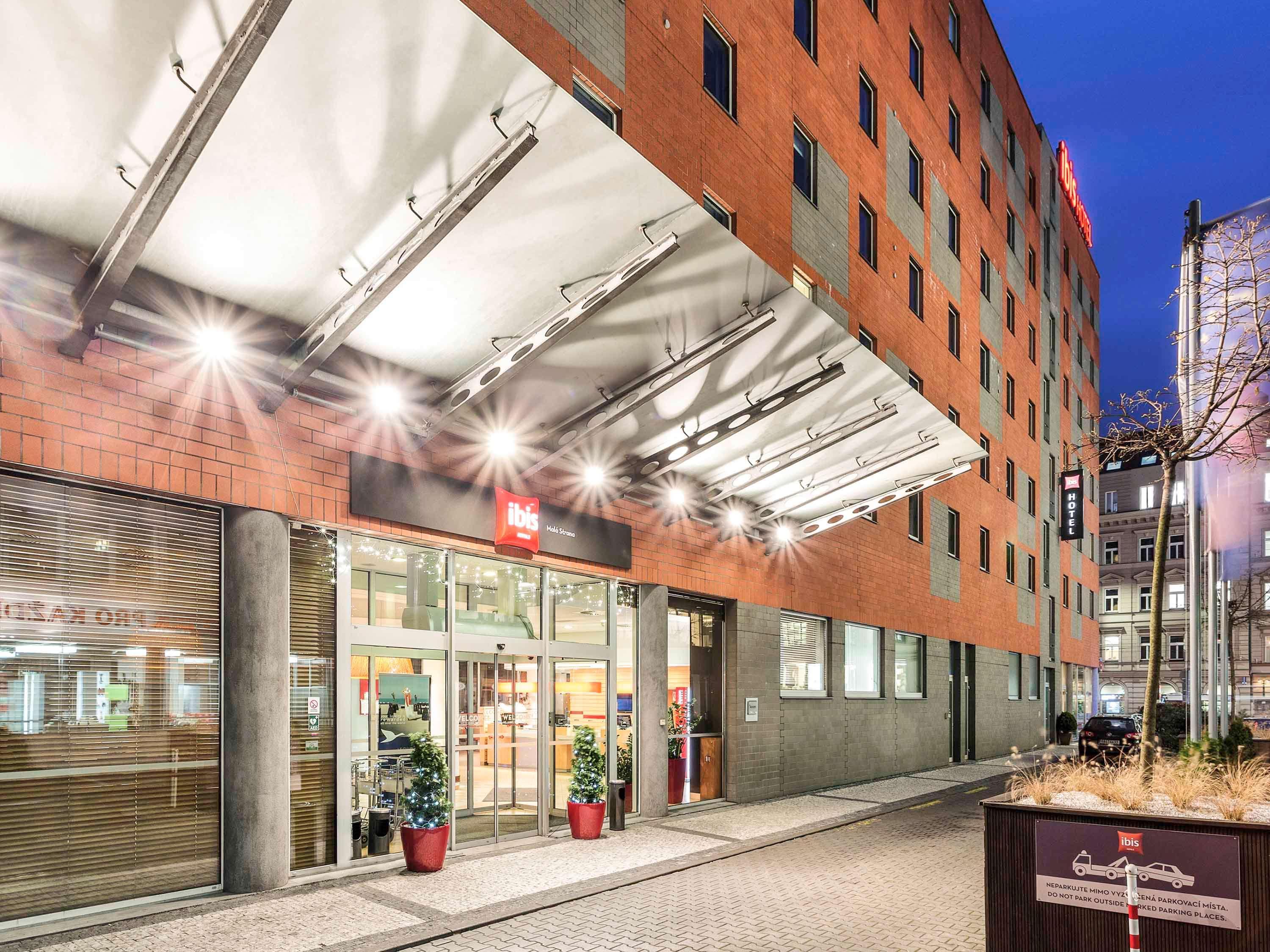 Hotel Ibis Praha Mala Strana Esterno foto