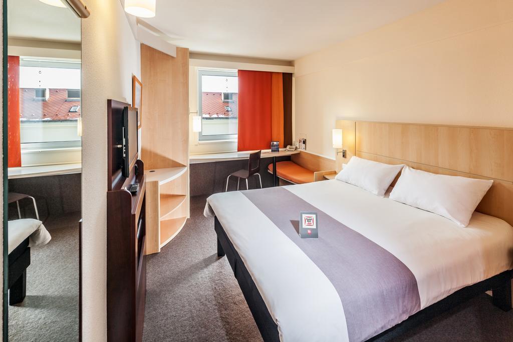 Hotel Ibis Praha Mala Strana Esterno foto