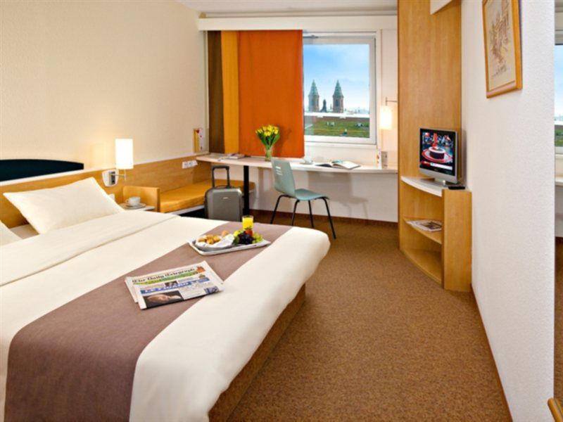 Hotel Ibis Praha Mala Strana Esterno foto